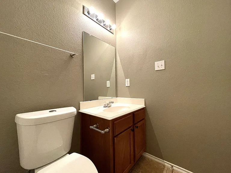 9109 Nathaniel Dr — Photo 20