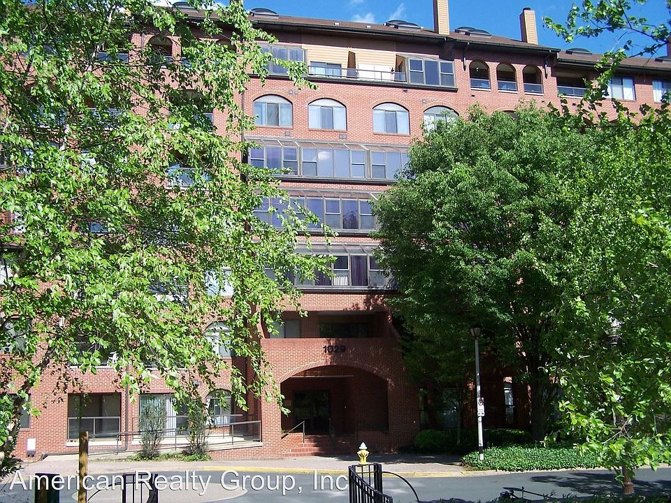 1st image of 1029 N Stuart St APT 715