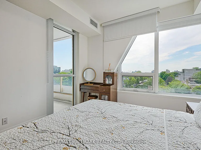 151 Avenue Rd #601 — Photo 19