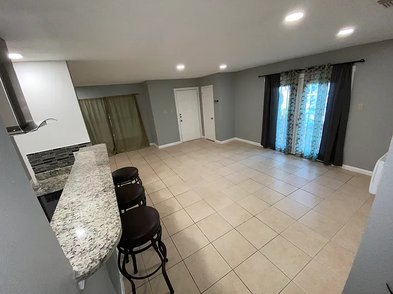 7318 Hunters Lk — Photo 2