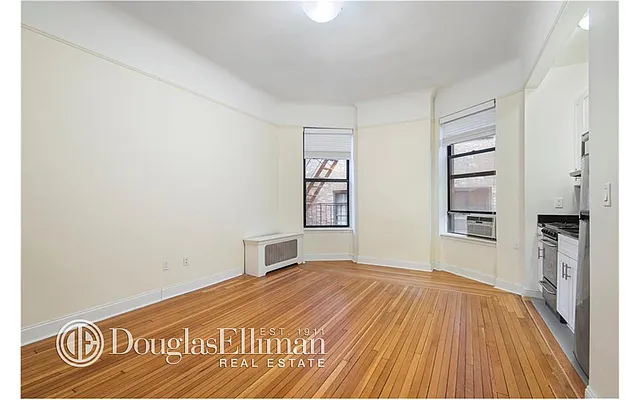 Rented by Douglas Elliman | media 14