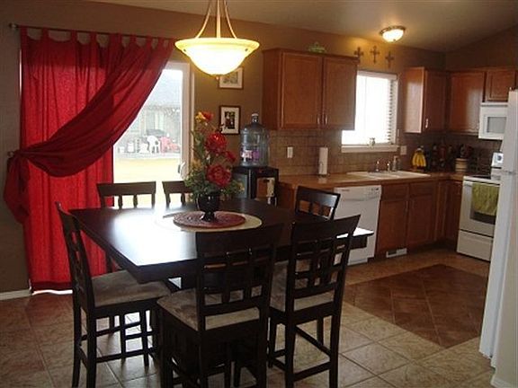 4th image of 1040 Ballard Ln
