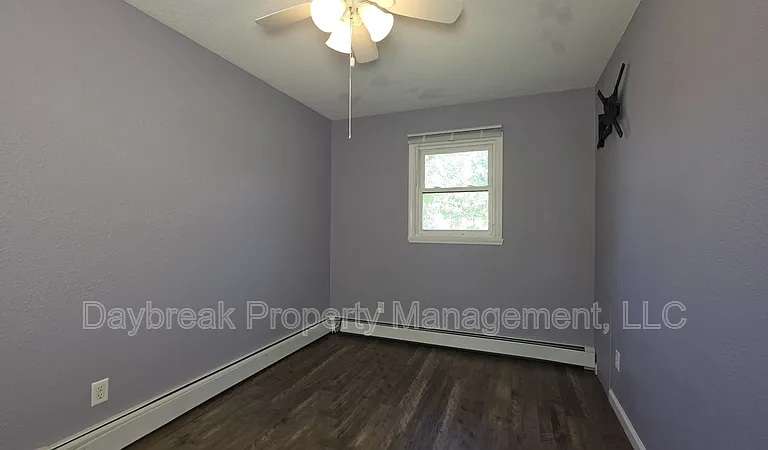 204 4th St NW #1 — Photo 7