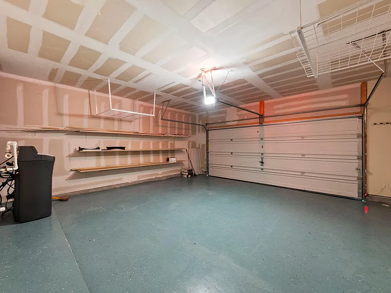 544 Ayinger Ln — Photo 33