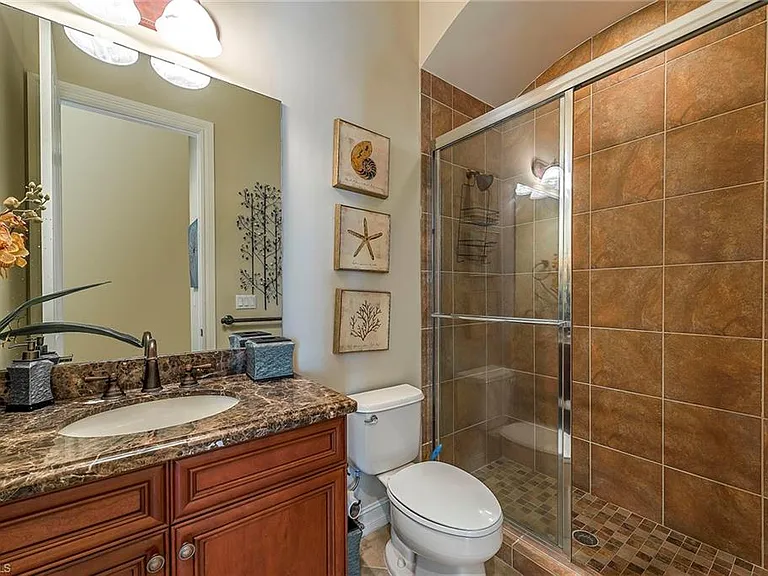 7812 Valencia Ct — Photo 9