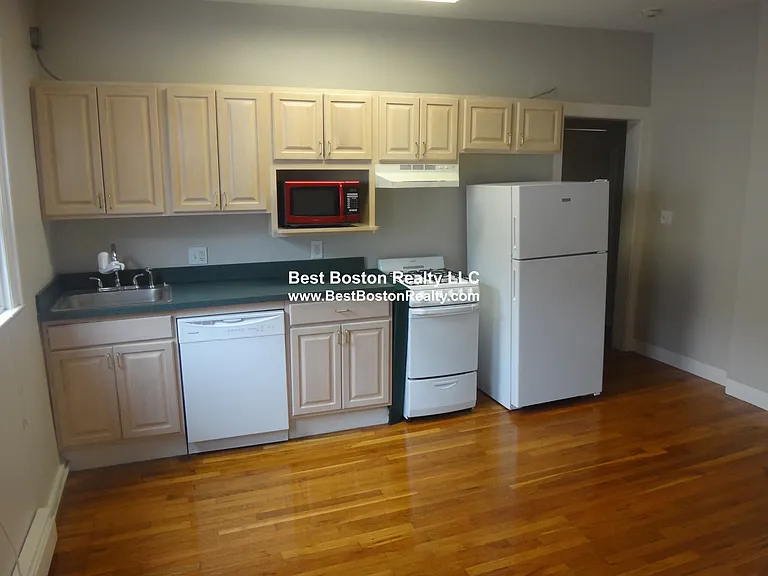 20 John F Kennedy St #7 — Photo 1