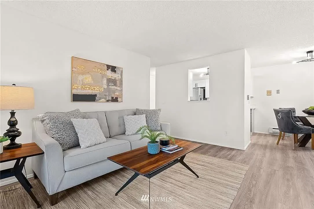 4601 Grandview Dr W — Photo 3
