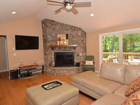 Great Rm w Southern Exposure