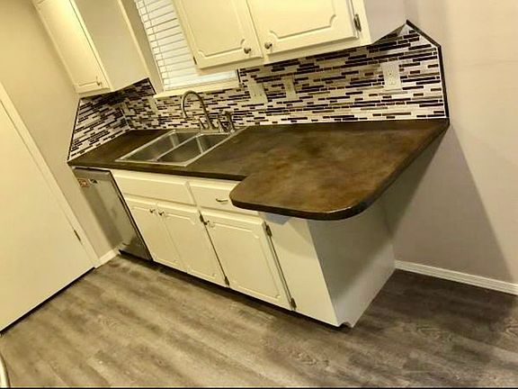 5th image of 1100 Moonshine Ct