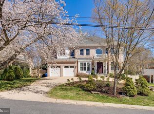 7513 Marbury Rd, Bethesda, MD 20817