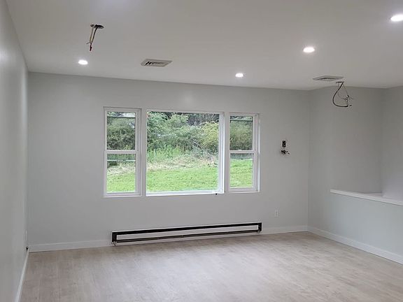 5th image of 326 Budd Rd #2