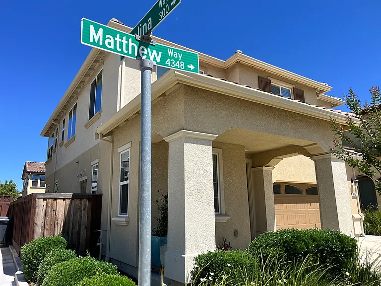 4348 Matthew Way — Photo 3