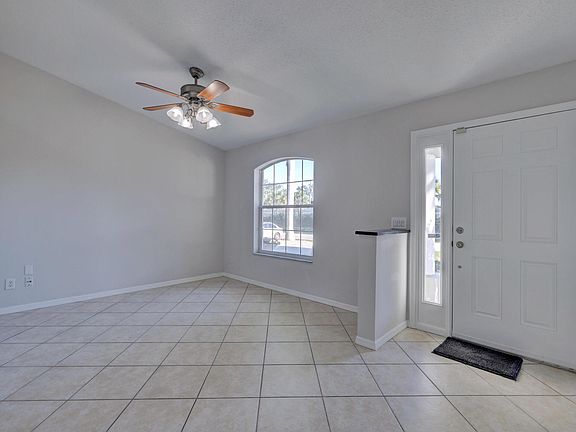 4th image of 715 SW Tatum Ter