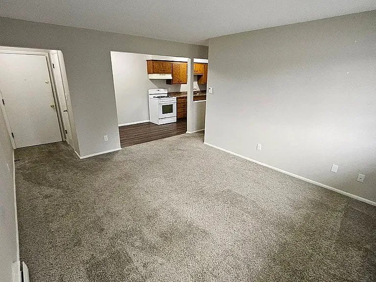 637 Green Bay S #8 — Photo 3
