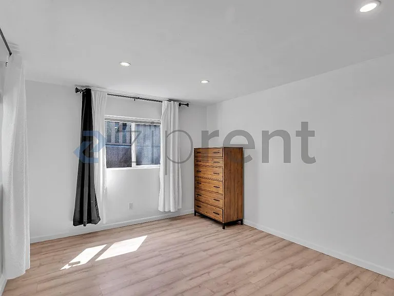 9834 Lawlor St — Photo 8
