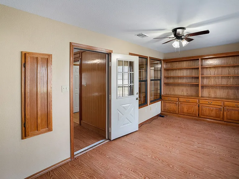 300 E Short St — Photo 14