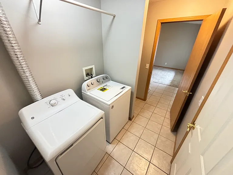 1024 Donnie Ct — Photo 6