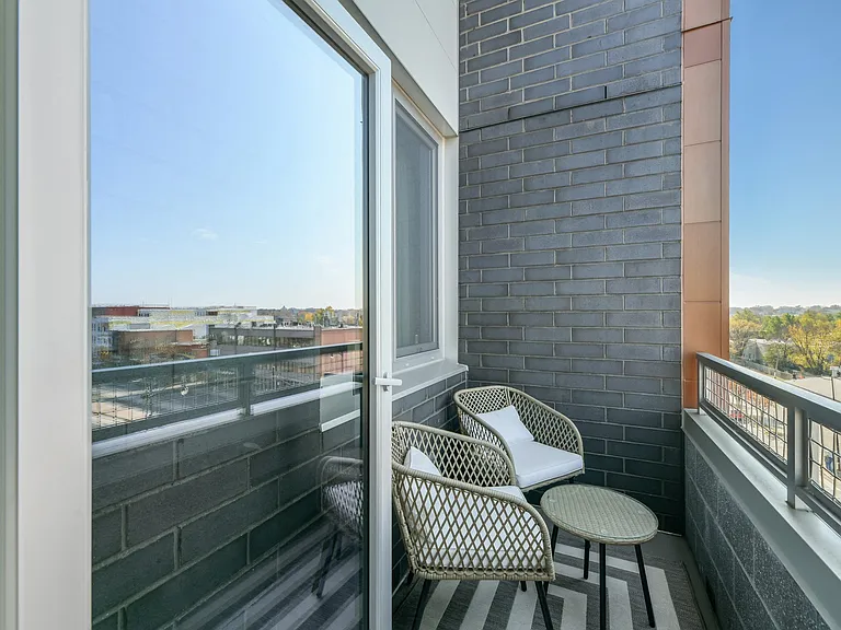 Link Apartments H Street — Photo 8