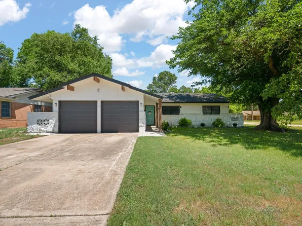600 Meadowcrest Dr, Crowley, TX 76036