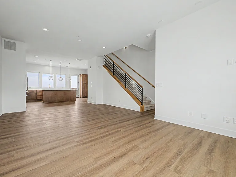 689 Saddle Dr — Photo 28