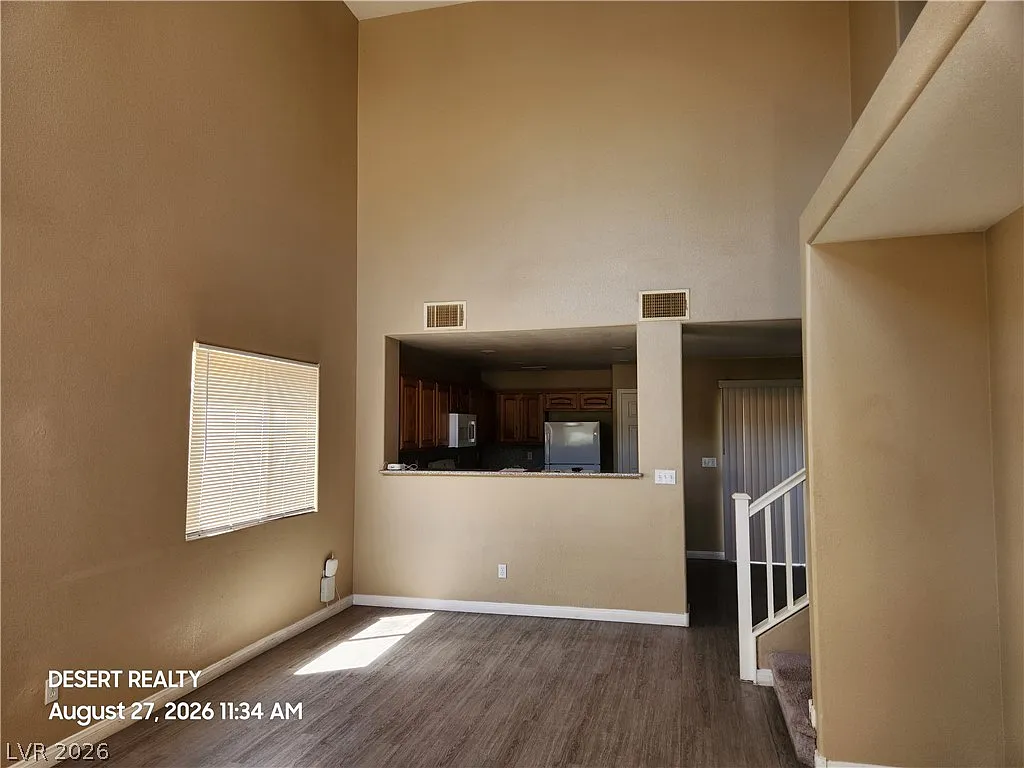3 bed, 2.5 bath, 1650 sqft, $1,926 — Photo 2