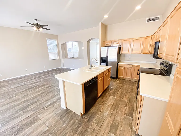 3918 E Juanita Ave — Photo 8
