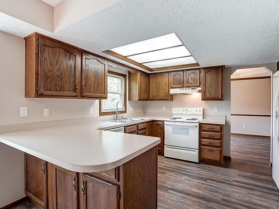 4th image of 13090 Heatherstone Cir