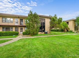 16 King Arthur Ct APT 10, Northlake, IL 60164