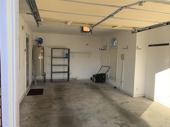 2nd image of 920 Ashford Ave