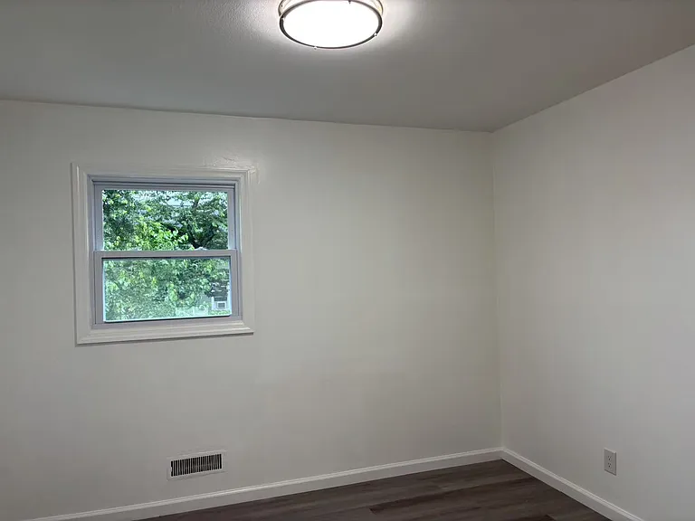 189 Sylvester St #2 — Photo 7