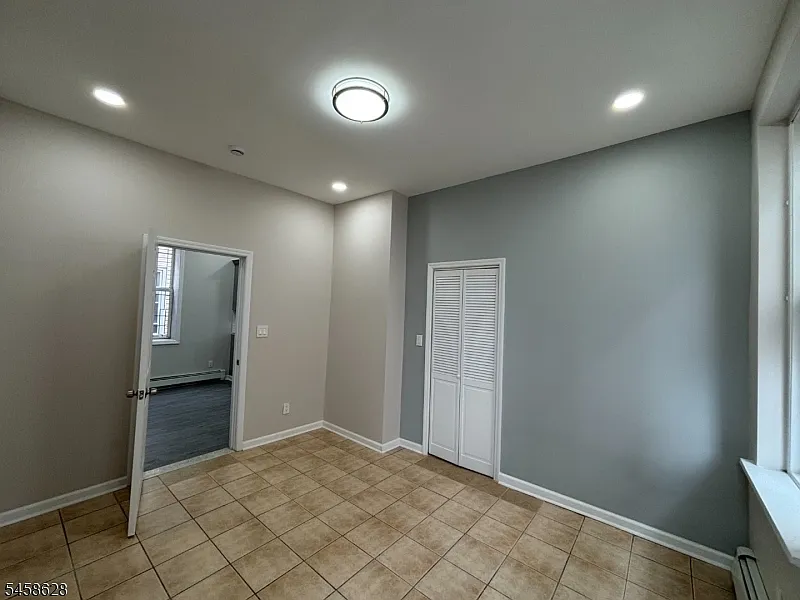 2 bed, 1.0 bath, $2,000 — Photo 2