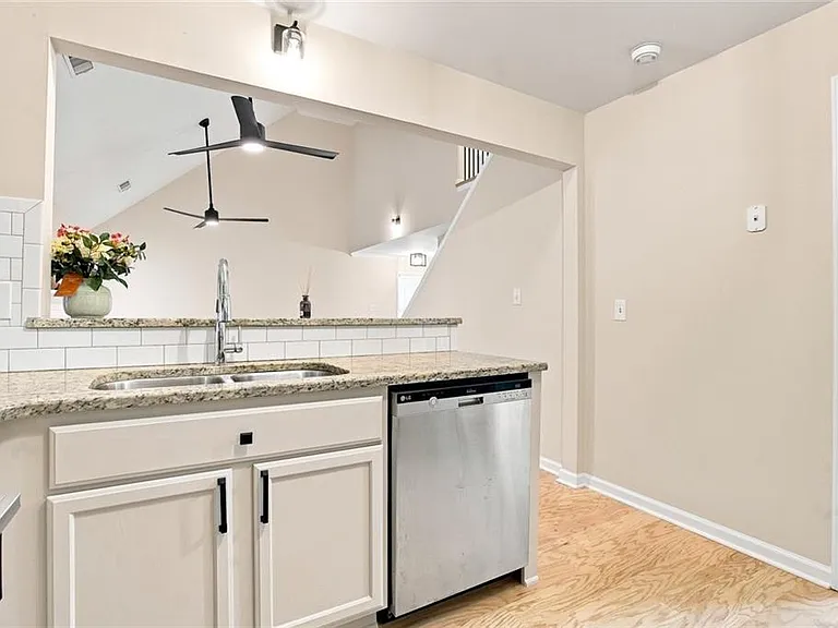 5527 Bridge Pointe Dr — Photo 14