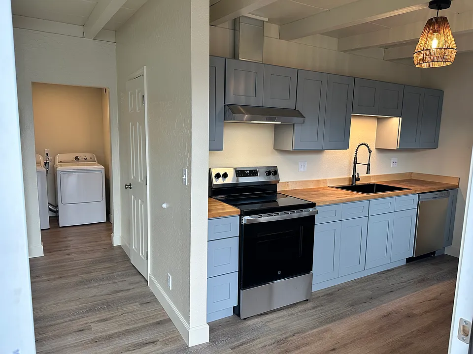 127 F St #129