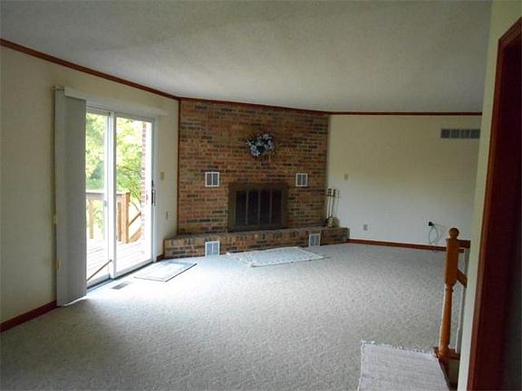 3rd image of 13622 Lakewood Dr