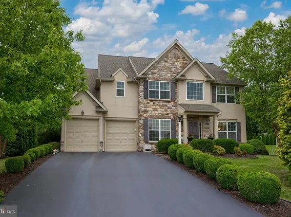 216 Fallowfield Dr, Leola, PA 17540