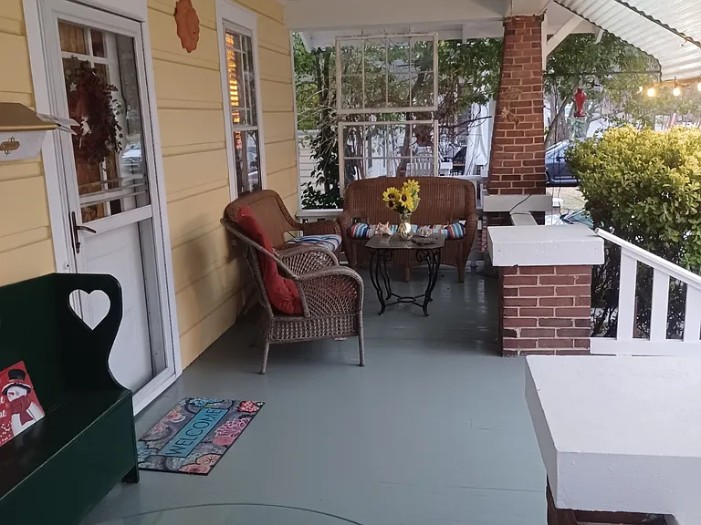 609 Joyner St — Photo 4