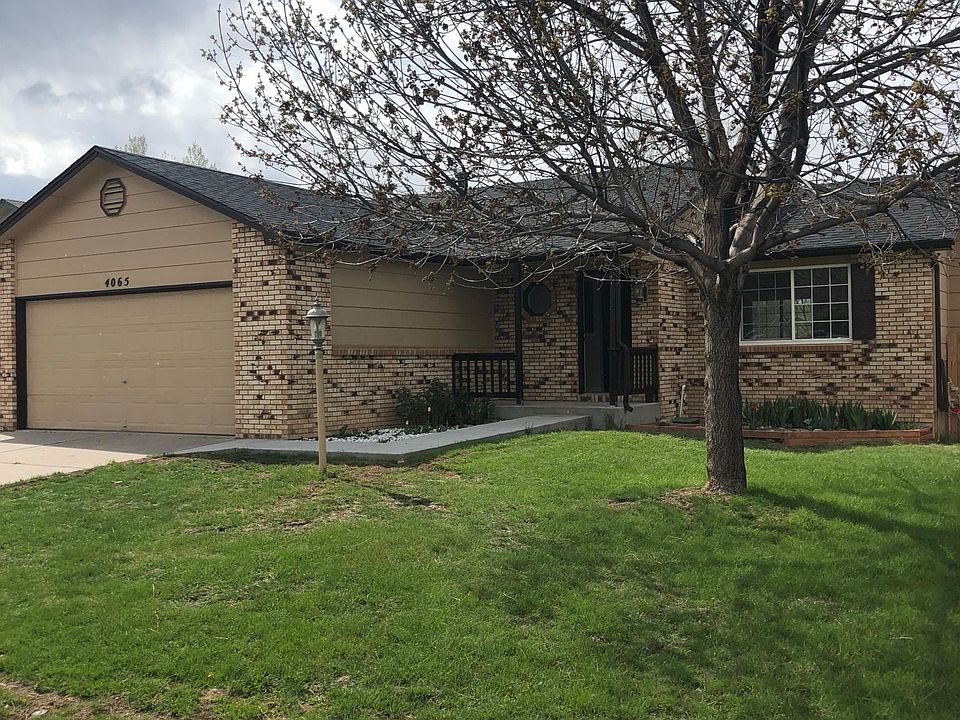 nice curb appeal. one story with walk out basement 3 full baths