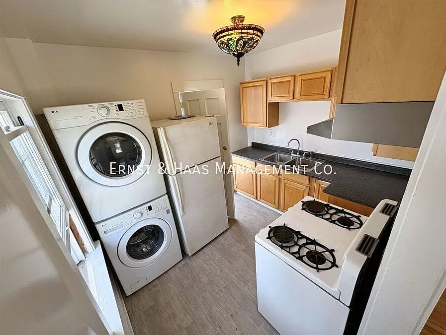 Charming 1-Bedroom Rear House Peaceful Living in Long Beach! — Photo 3