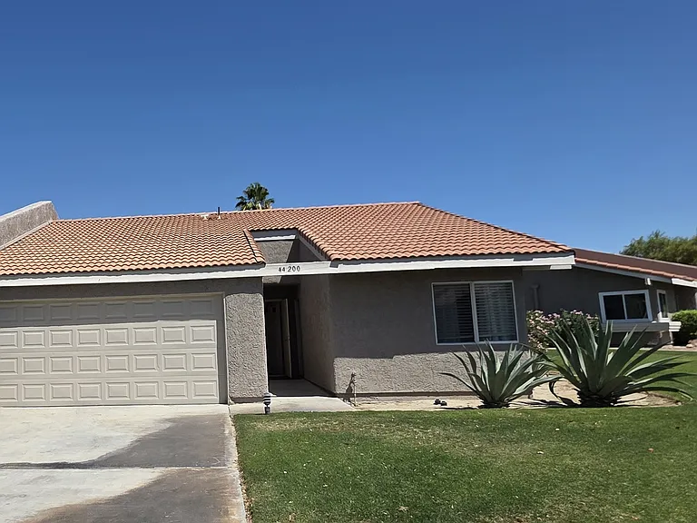 44200 E Sundown Crest Dr — Photo 1