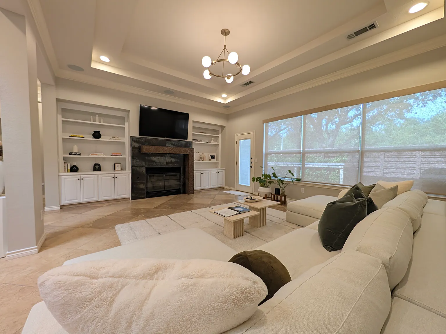 3 bed, 2202 sqft, $3,400 — Photo 2
