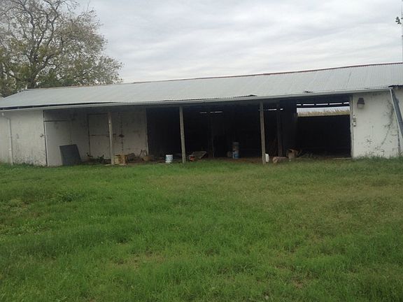 STORAGE BARN/HORSE STALLS