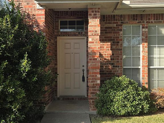 2nd image of 2205 Chapman Dr