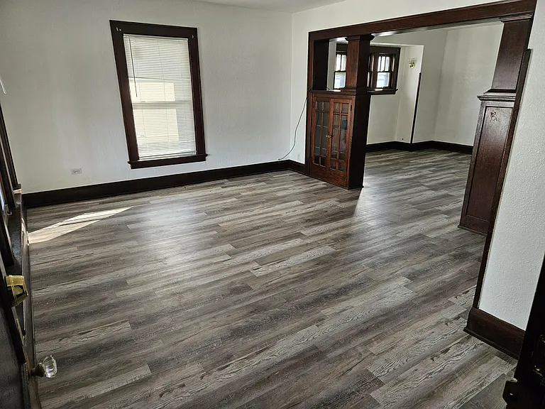 908 Forsythe St — Photo 7