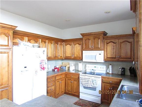 4th image of 4002 Bennington Dr