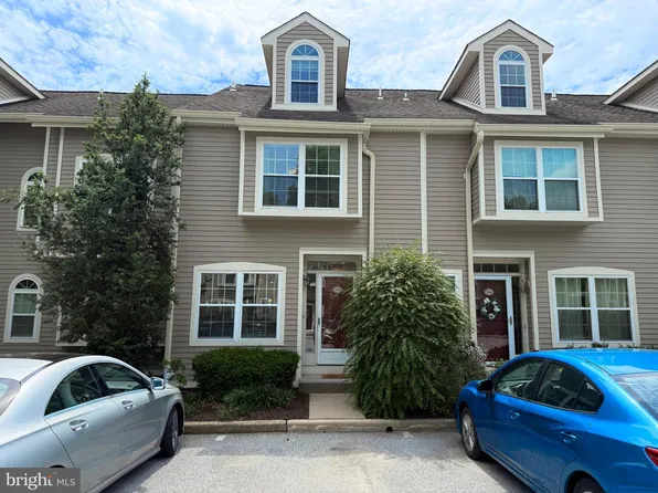 703 Cheswold Ct #703, Wayne, PA 19087