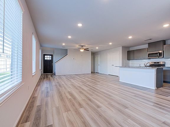 3rd image of 18831 Glenwood Chase Ct