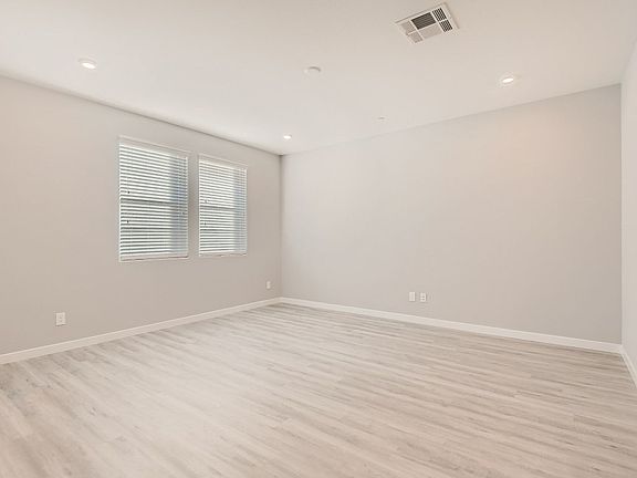 4th image of 1104 Heliodor Ave