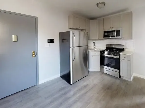 2381 Hoffman Street image 1 of 6