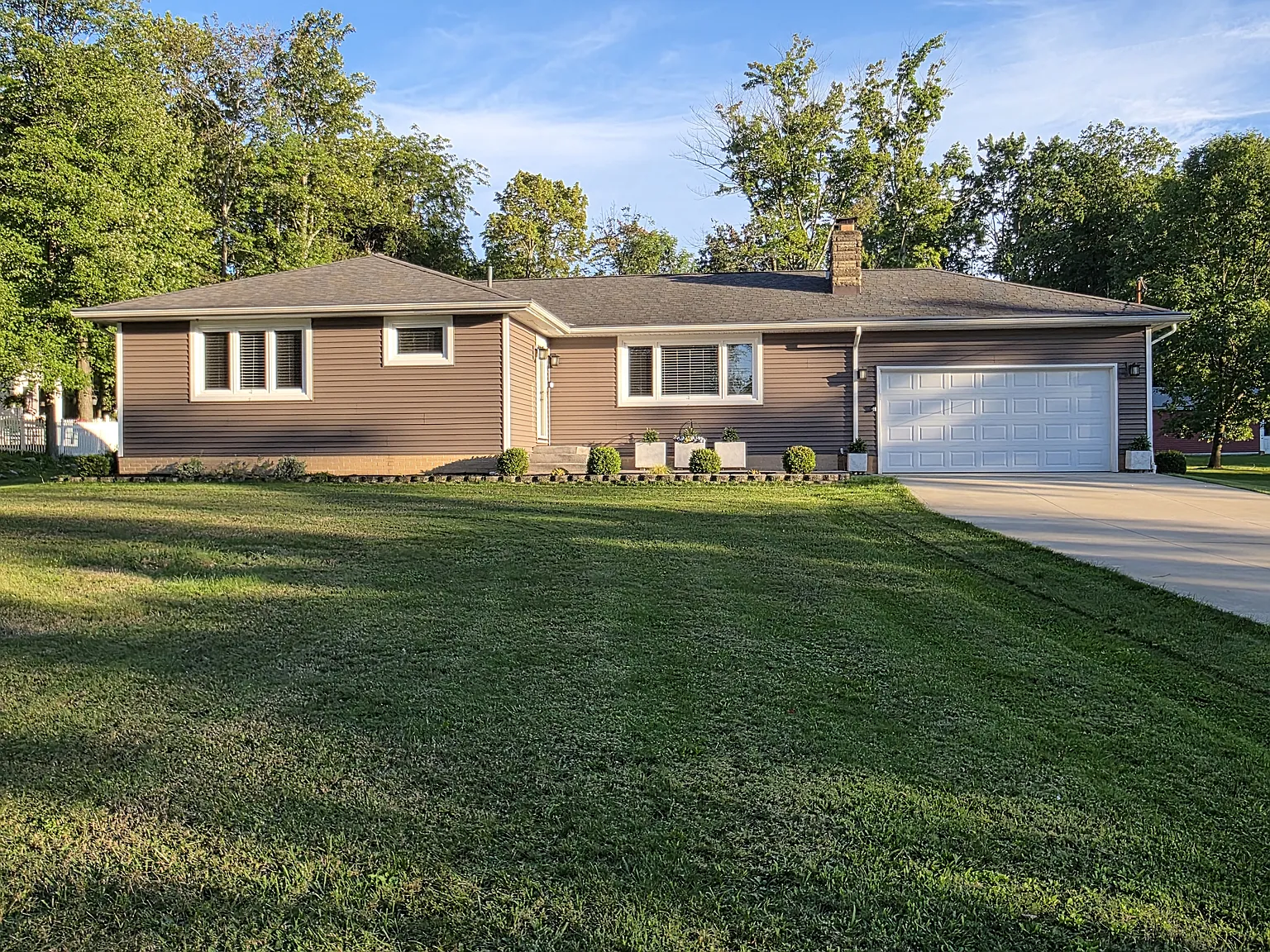 7370 Raccoon Hill Dr — Photo 2