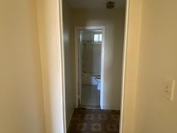 4th image of 423 Elizabeth Ave